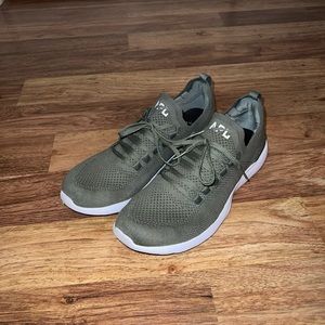 APL Techloom Breeze knit running shoe
